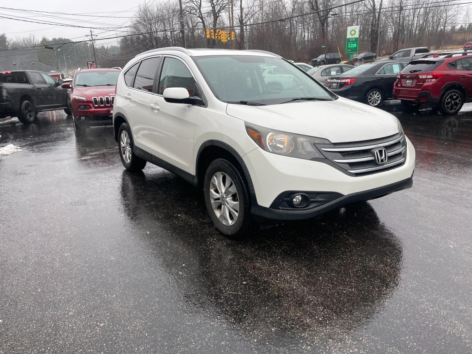 2013 White /Black Honda CR-V EX-L 4WD 5-Speed AT (5J6RM4H71DL) with an 2.4L I4 DOHC 16V engine, 5-Speed Automatic transmission, located at 11115 Chardon Rd. , Chardon, OH, 44024, (440) 214-9705, 41.580246, -81.241943 - This 2013 Honda CR-V EX-L AWD boasts a reliable 2.4L engine paired with a 5-speed automatic transmission, catering to drivers seeking both efficiency and all-wheel-drive capability. Its single-owner status may reassure potential buyers about its maintenance history. Luxurious features such as a leat - Photo #2